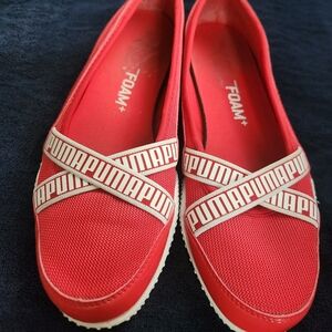 Woman's Puma casual sneaker